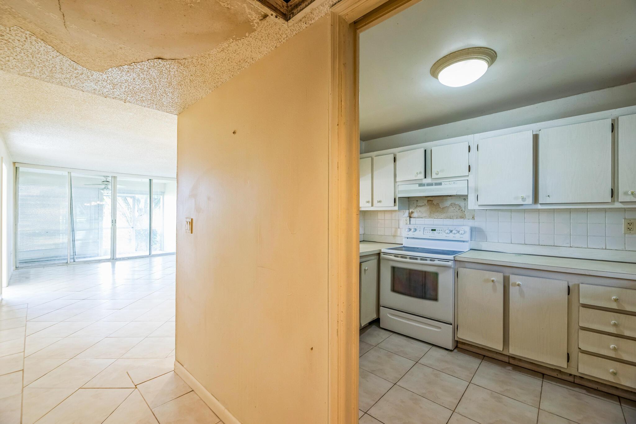 TANGERINE CONDOMINIUM FOU - Residential