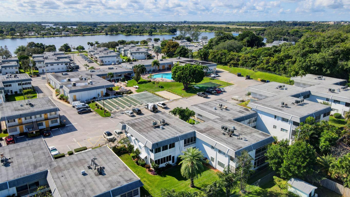 MURRY HILLS APT BLDG CONDO - Residential