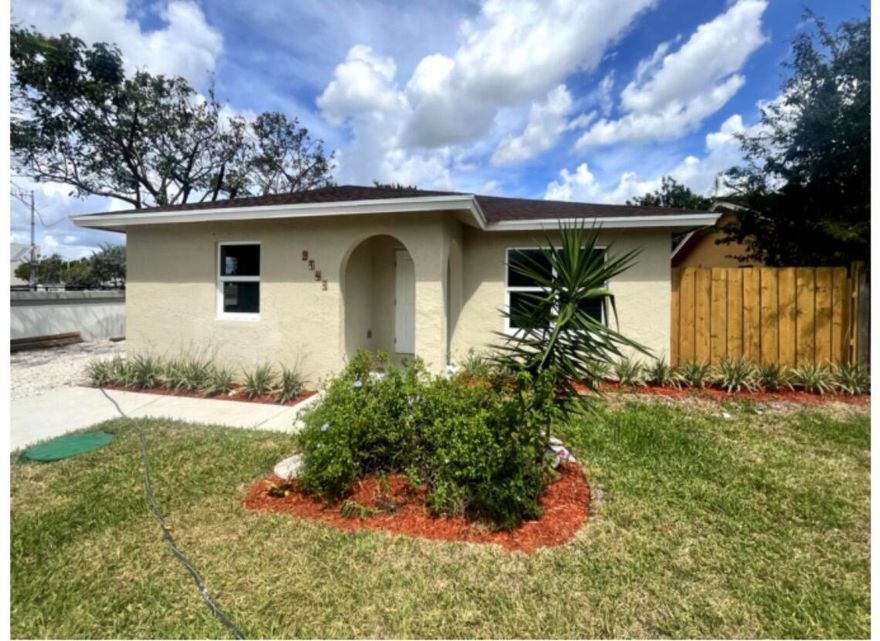 Great DEAL! This home was appraised at $495,000 and the seller is offering $20,000 toward closing costs. Enjoy a completely renovated home featuring a new roof, impact windows and doors, ceramic floors, modern kitchen, new appliances, washer and dryer, and beautifully updated bathrooms. Plenty of space to park up to 5 cars. Don't miss this opportunity! You can use the $20,000 seller credit toward: Closing costs Buying down your interest rate Or just bringing the sale price down to $475,000 Move-in ready and packed with upgrades!