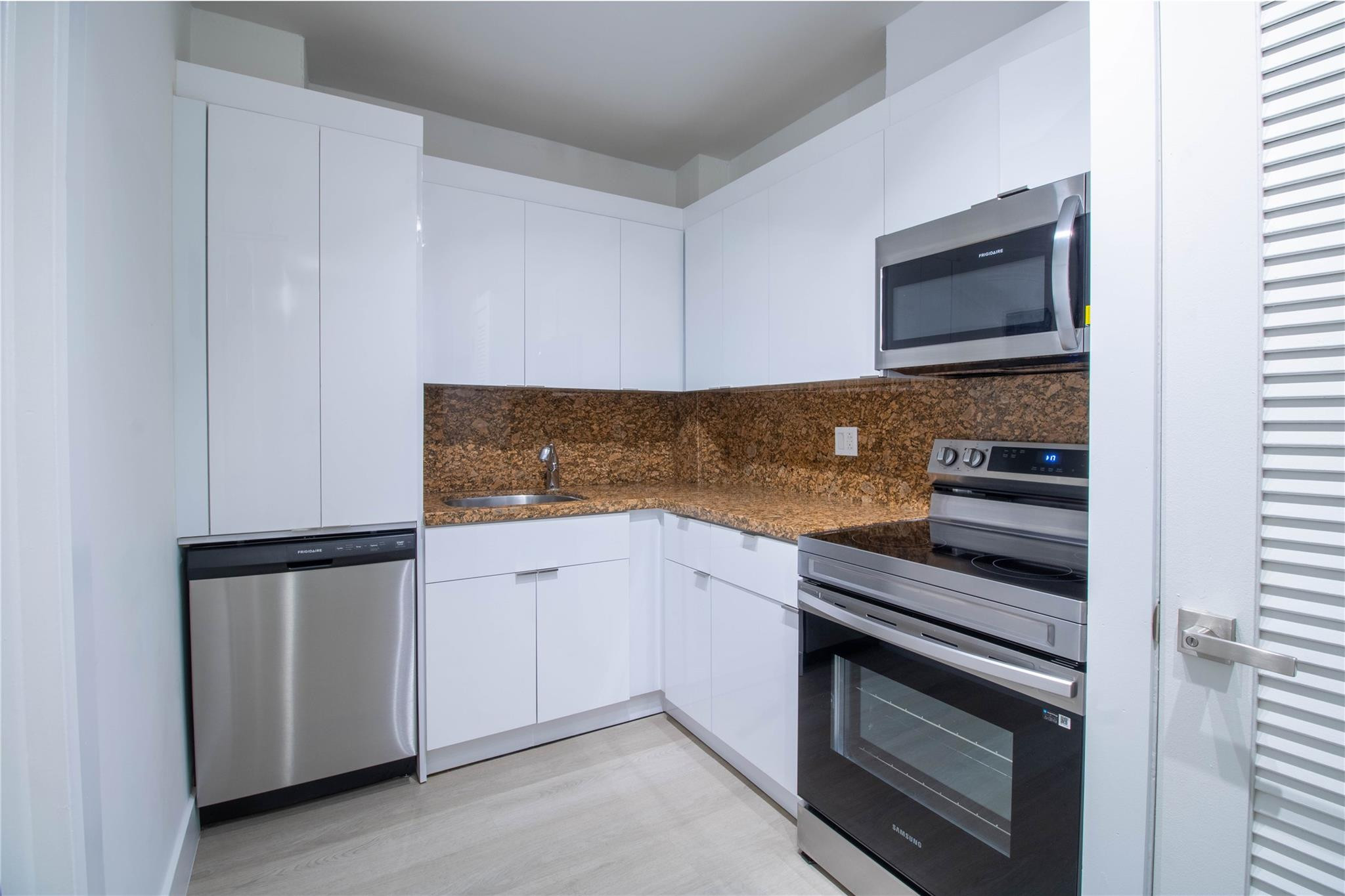 2424 SE 17th Street 305B