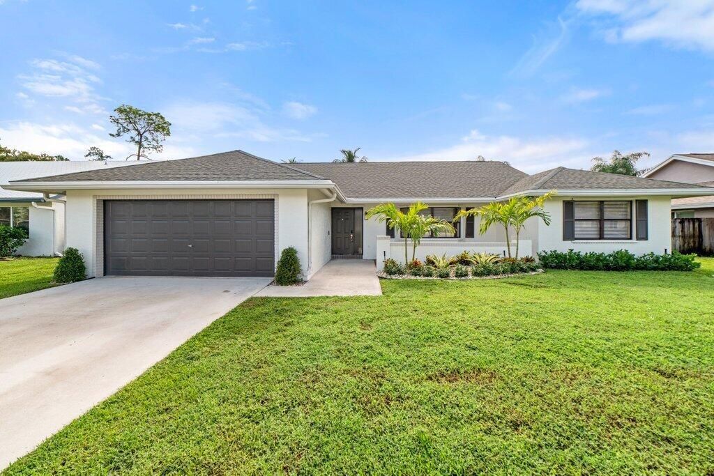 Photo of 721 Juniper Place, Wellington, FL 33414 (MLS # R10931177)