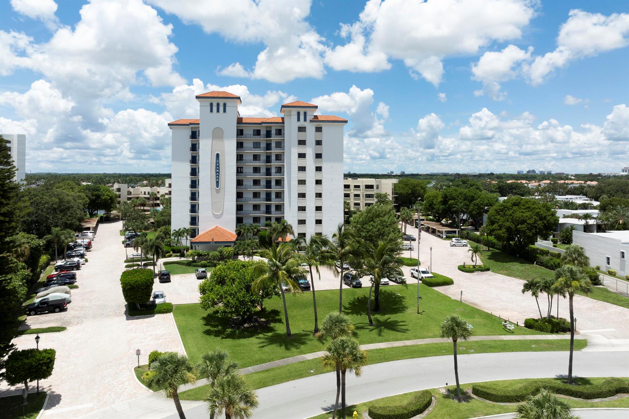 370 Golfview Road 103