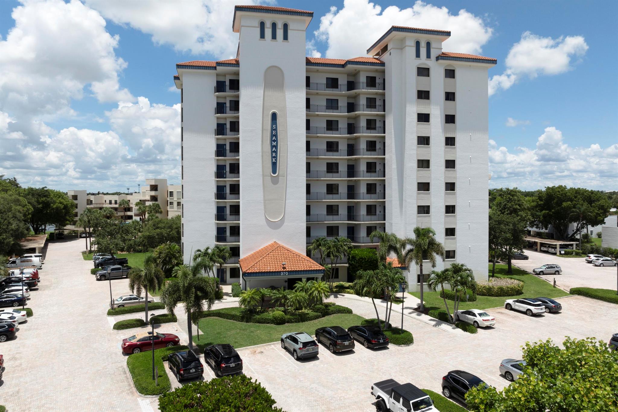 370 Golfview Road 103