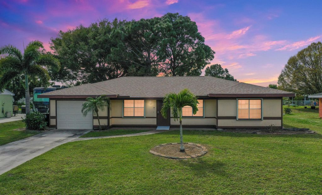 Photo of 632 SW Everett Ct, Port Saint Lucie, FL 34953 (MLS # R10954256)