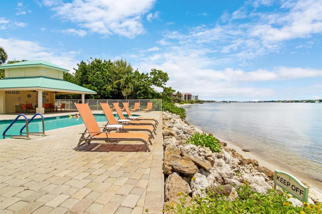 BAREFOOT COVE TOWNHOMES - Residential Lease