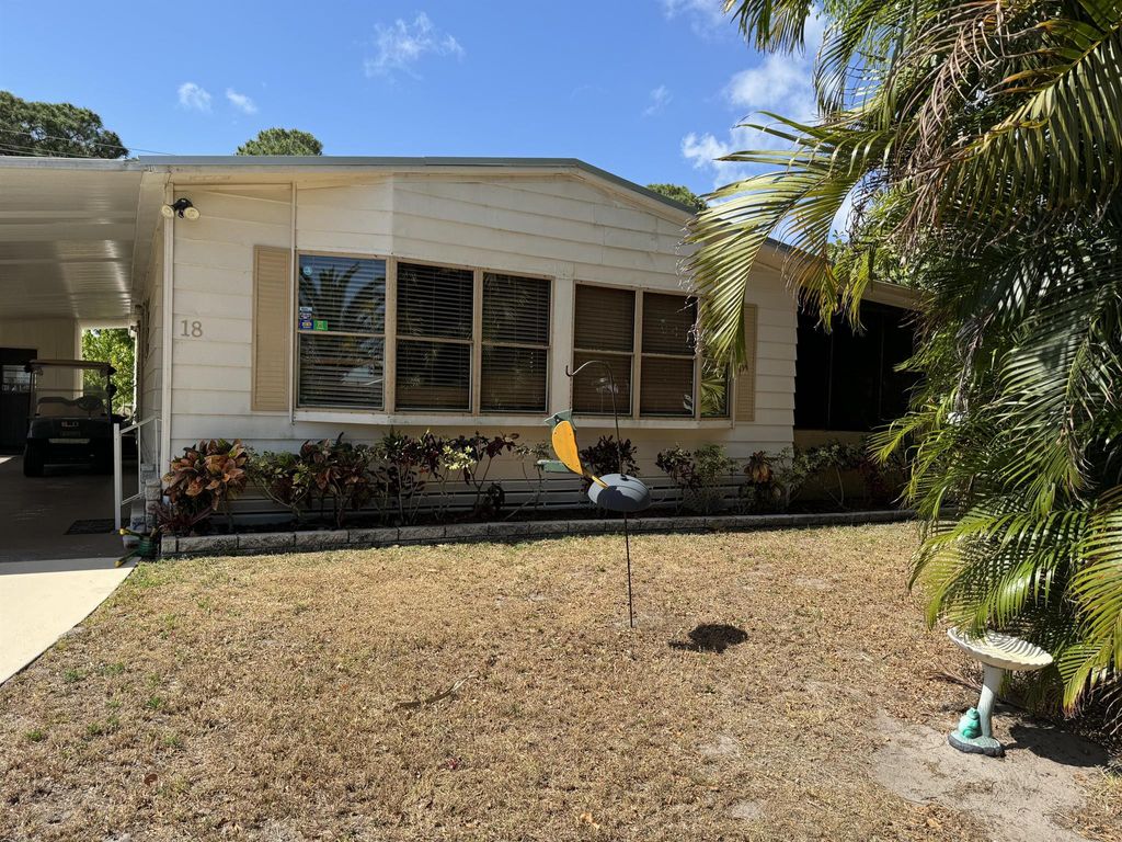 Photo of 18 San Roberto, Fort Pierce, FL 34951 (MLS # R10982842)