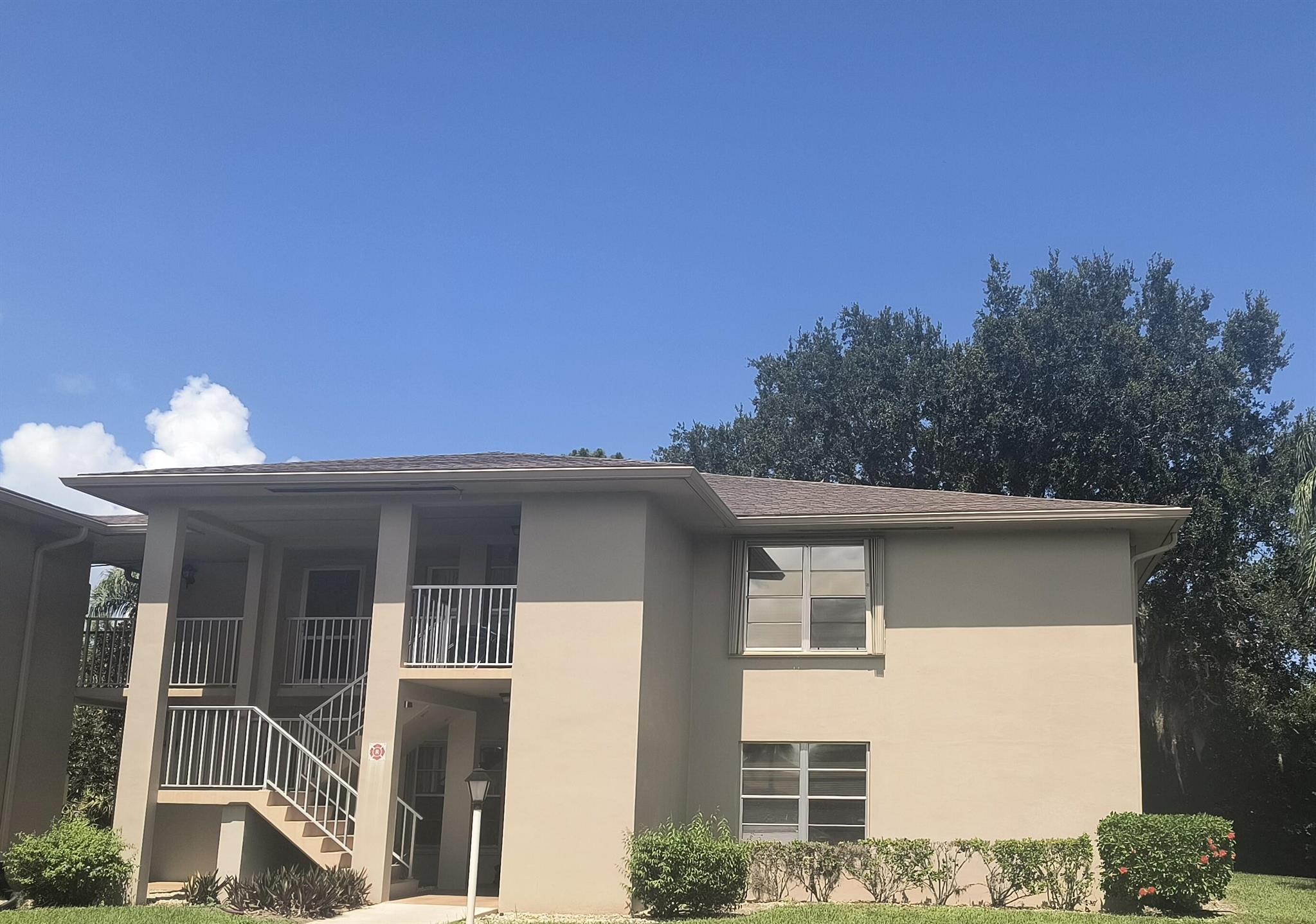 GROUND FLOOR CORNER UNIT! THIS IS , THE WOODROSE MODEL, THE LARGEST UNIT IN VISTA ST. LUCIE.LIGHT AND BRIGHT UPDATED 2/2 WITH PRIVATE BACK YARD. PATIO WAS FULLY ENCLOSED WITH IMPACT GLASS WINDOWS AND DOORS. KITCHEN HAS SS APPLICANCES WITH BRAND NEW DISHWASHER AND RANGE.WHITE CABINETS WITH GRANITE COUNTEROPS. WOOD LAMINATE FLOORING IN LIVING AREAS. BOTH BATHS HAVE NEW VANITIES AND GRANITE COUNTERTOPS, UPDATED LIGHT FIXTURES. FULL SIZE WASHER AND DRYER.VISTA ST. LUCIE IS AN ACTIVE OVER 55 COMMUNITY WITH AMMENITIES AND ACTIVITIES GALORE.