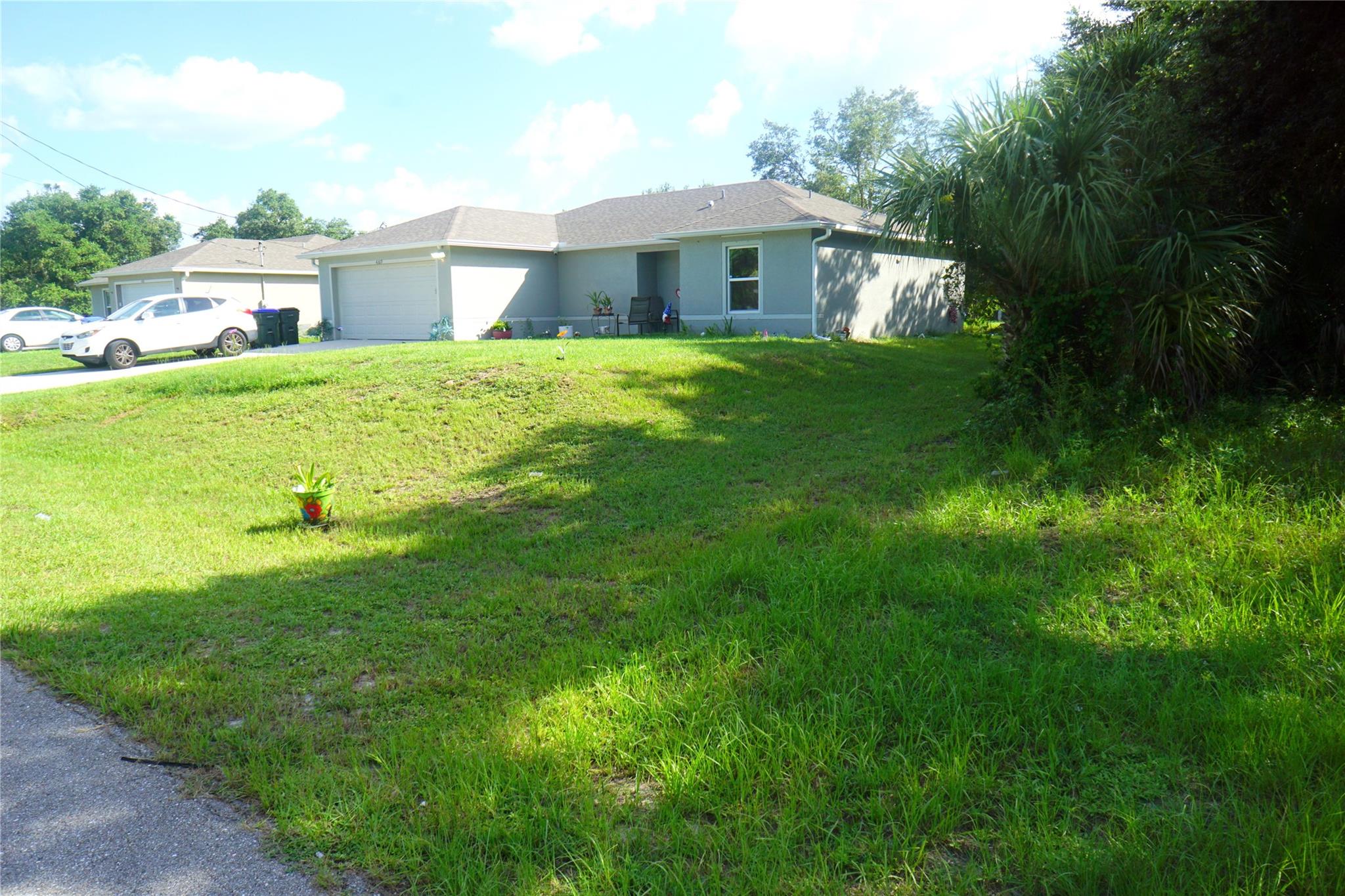 Port Charlotte - Land