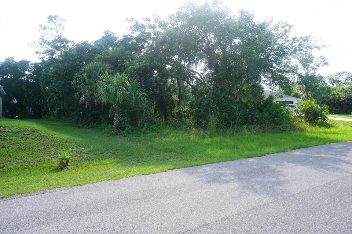 Port Charlotte - Land