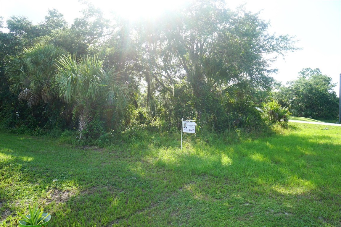 Port Charlotte - Land