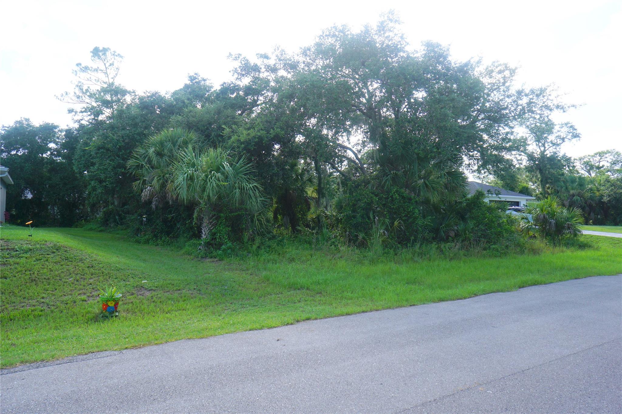 Residential wooded Lot for sale. Well develop area with other homes build on this short quiet street. Subject lot is size of 10,000 sf. Develop and paved street with easy access to subject property. The lot needs to be improved and develop with City Cods and requirements. There are both neighboring properties are built with new houses. There are Developers and Building Contractors available and ready to help with project. There are lot of designs of the houses available. Property to be ready for new owner to move forward with project,