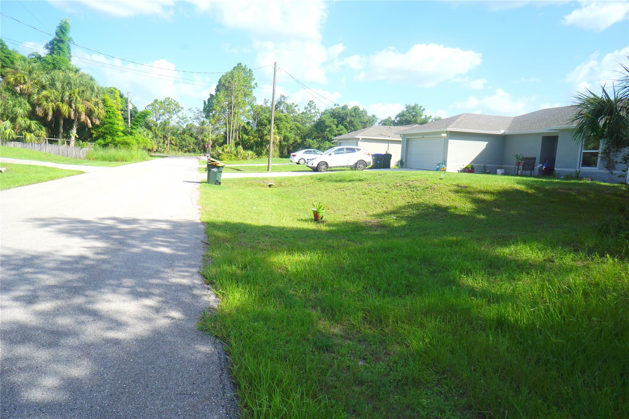 Port Charlotte - Land