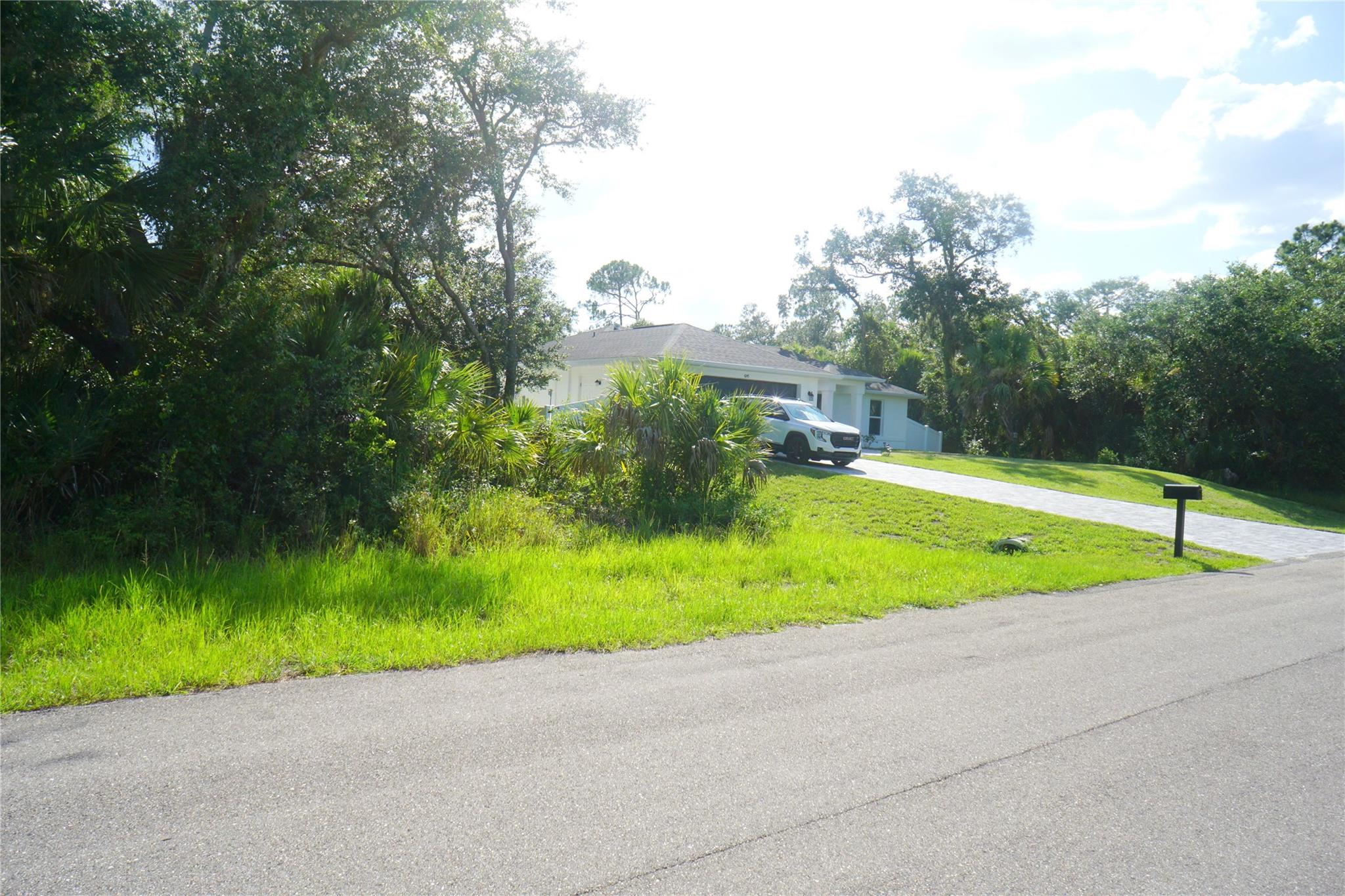 Port Charlotte - Land