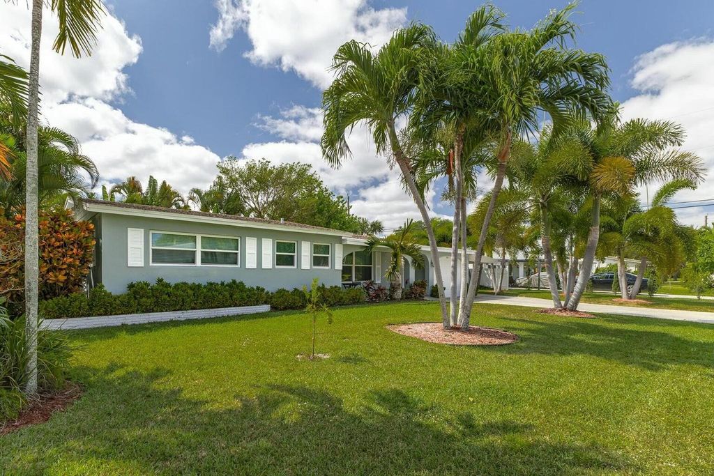 Photo of 498 NE 47th Street, Boca Raton, FL 33431 (MLS # R11085122)