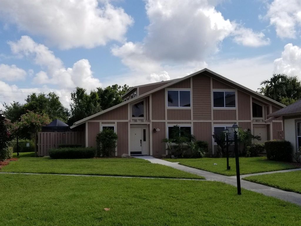 Photo of 181 Maplecrest Circle #181, Jupiter, FL 33458 (MLS # R10893095)