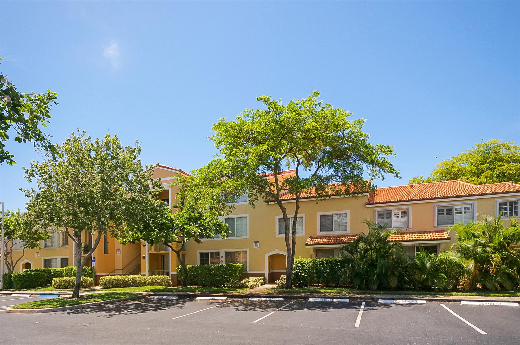 YACHT CLUB ON THE INTRACO - Residential Lease