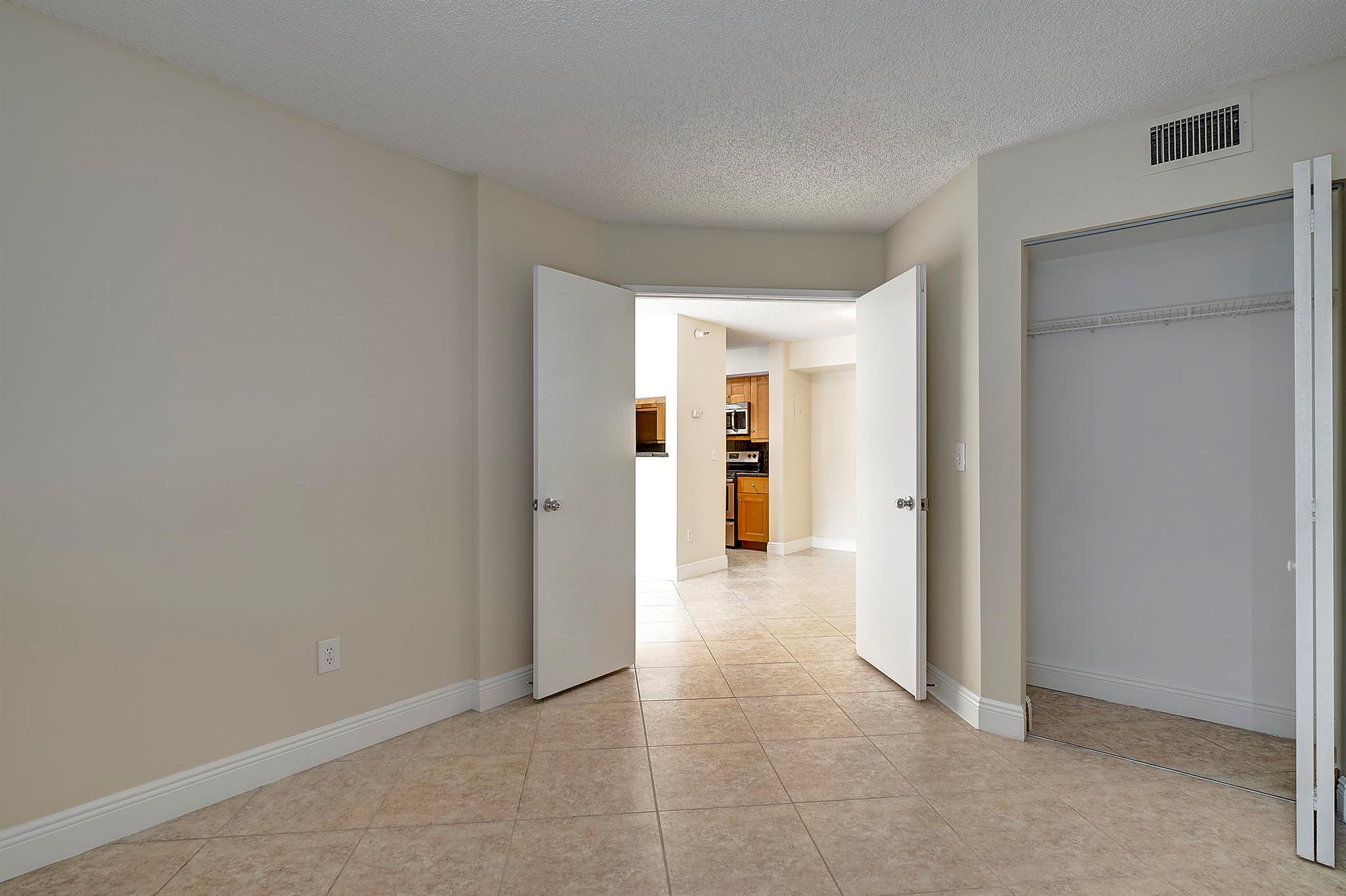 YACHT CLUB ON THE INTRACO - Residential Lease