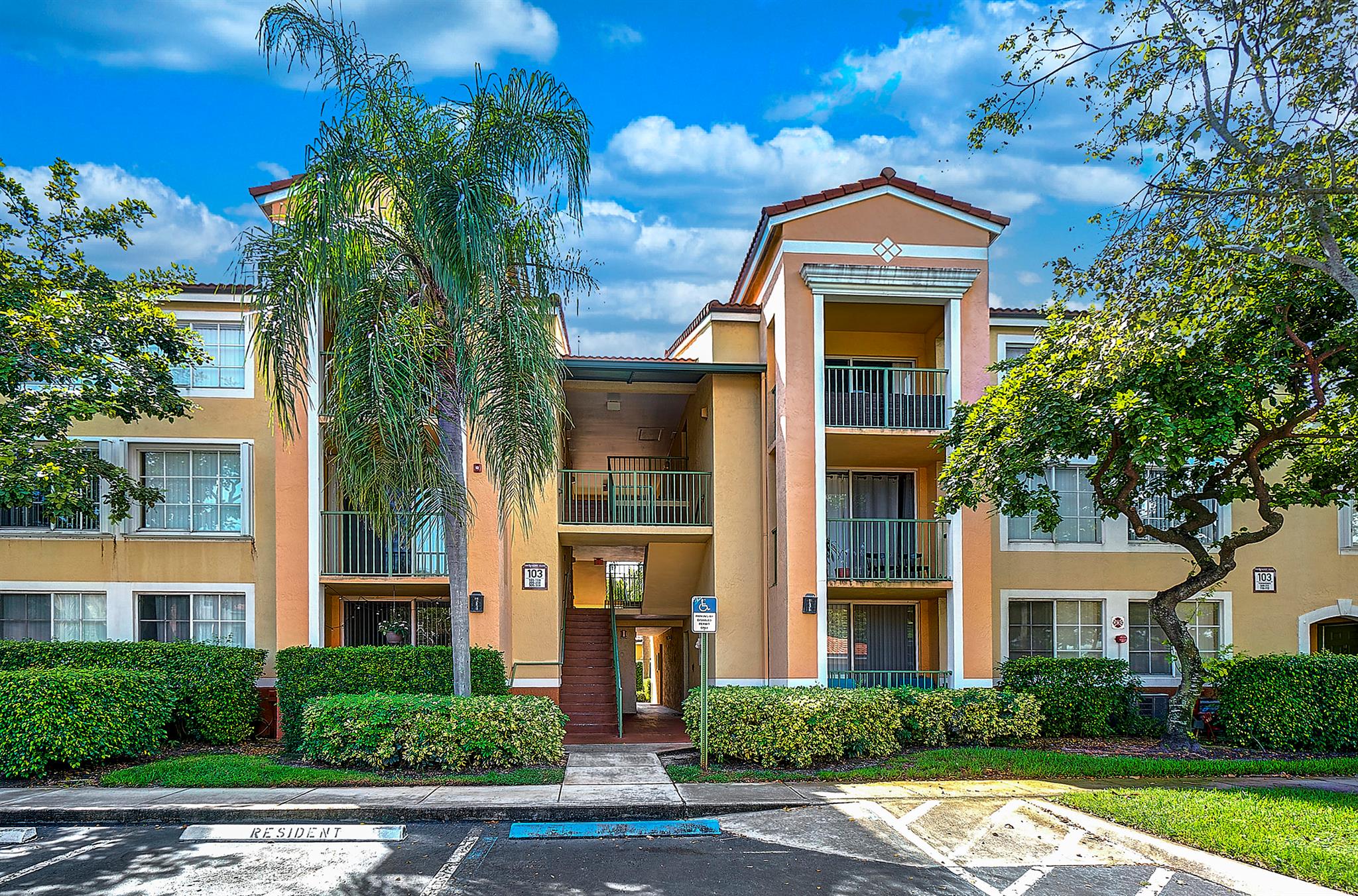 YACHT CLUB ON THE INTRACO - Residential Lease