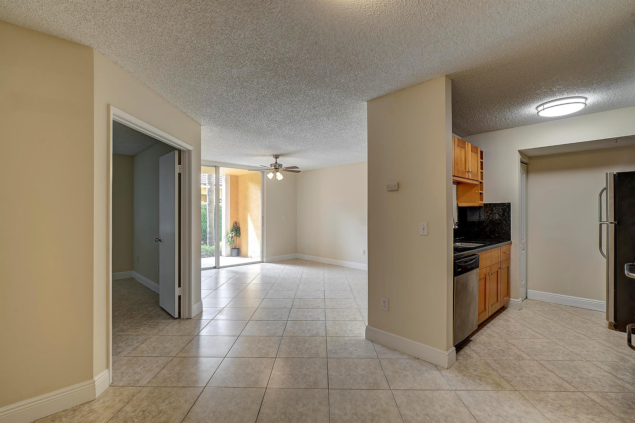 YACHT CLUB ON THE INTRACO - Residential Lease