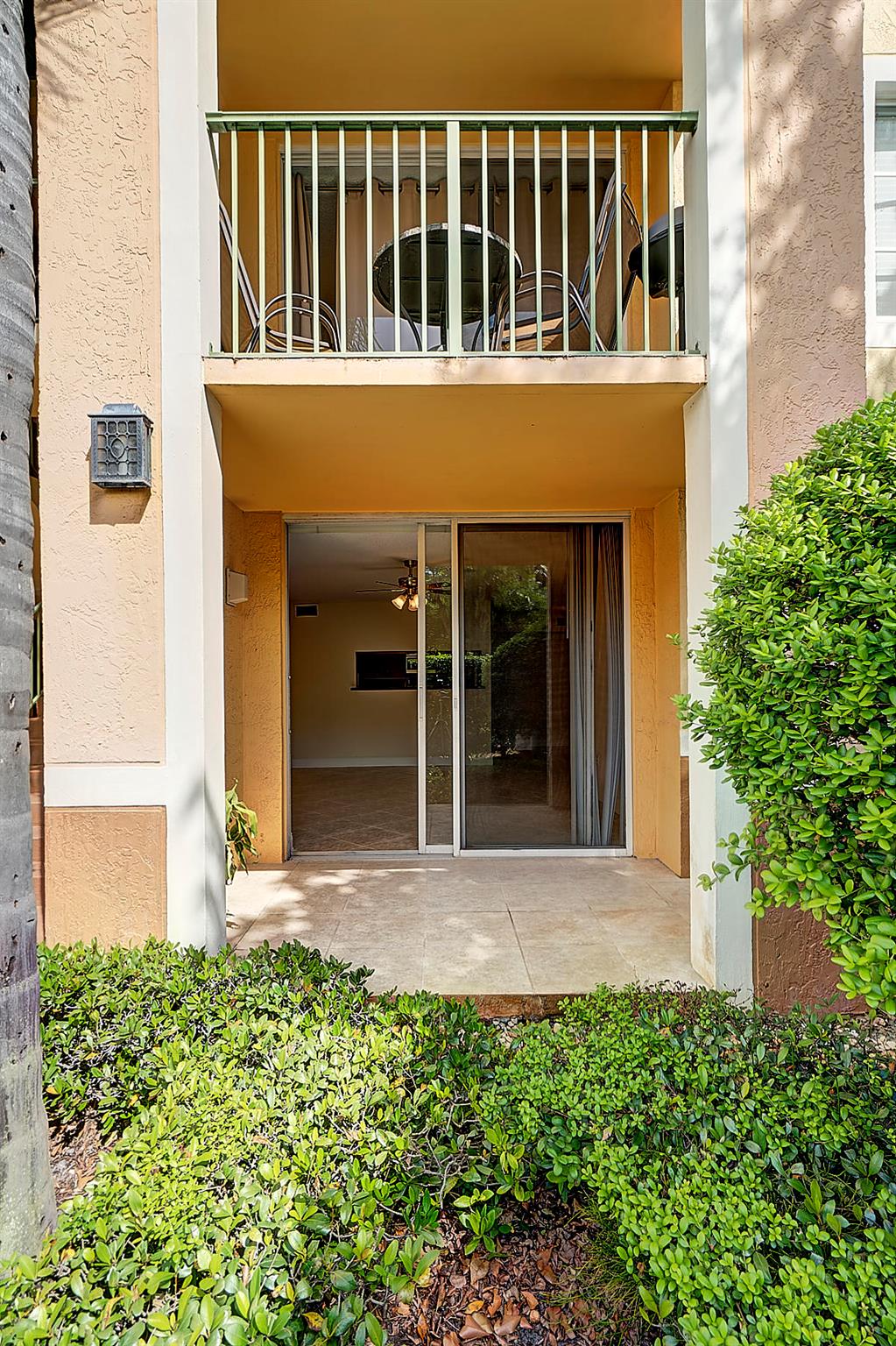 YACHT CLUB ON THE INTRACO - Residential Lease