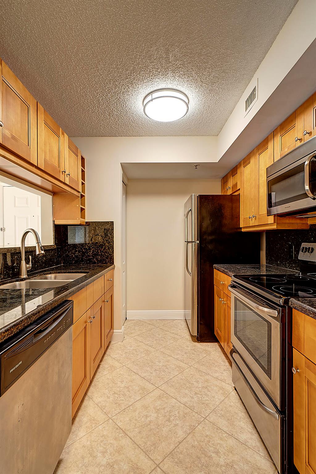 YACHT CLUB ON THE INTRACO - Residential Lease