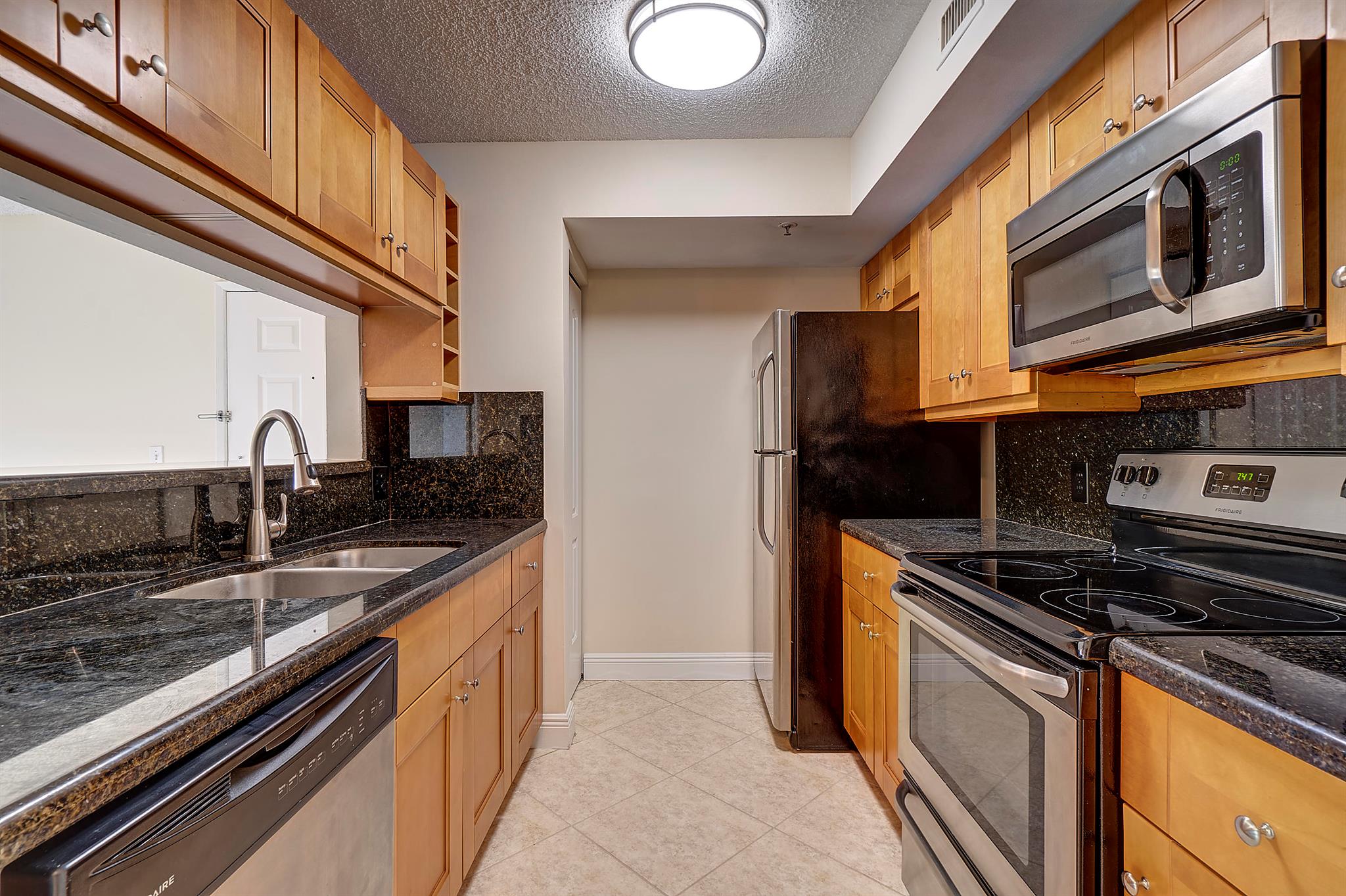 YACHT CLUB ON THE INTRACO - Residential Lease