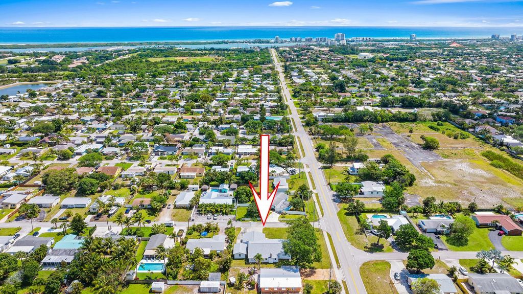 Photo of 19182 SE Hillcrest Drive, Jupiter, FL 33469 (MLS # R10969720)