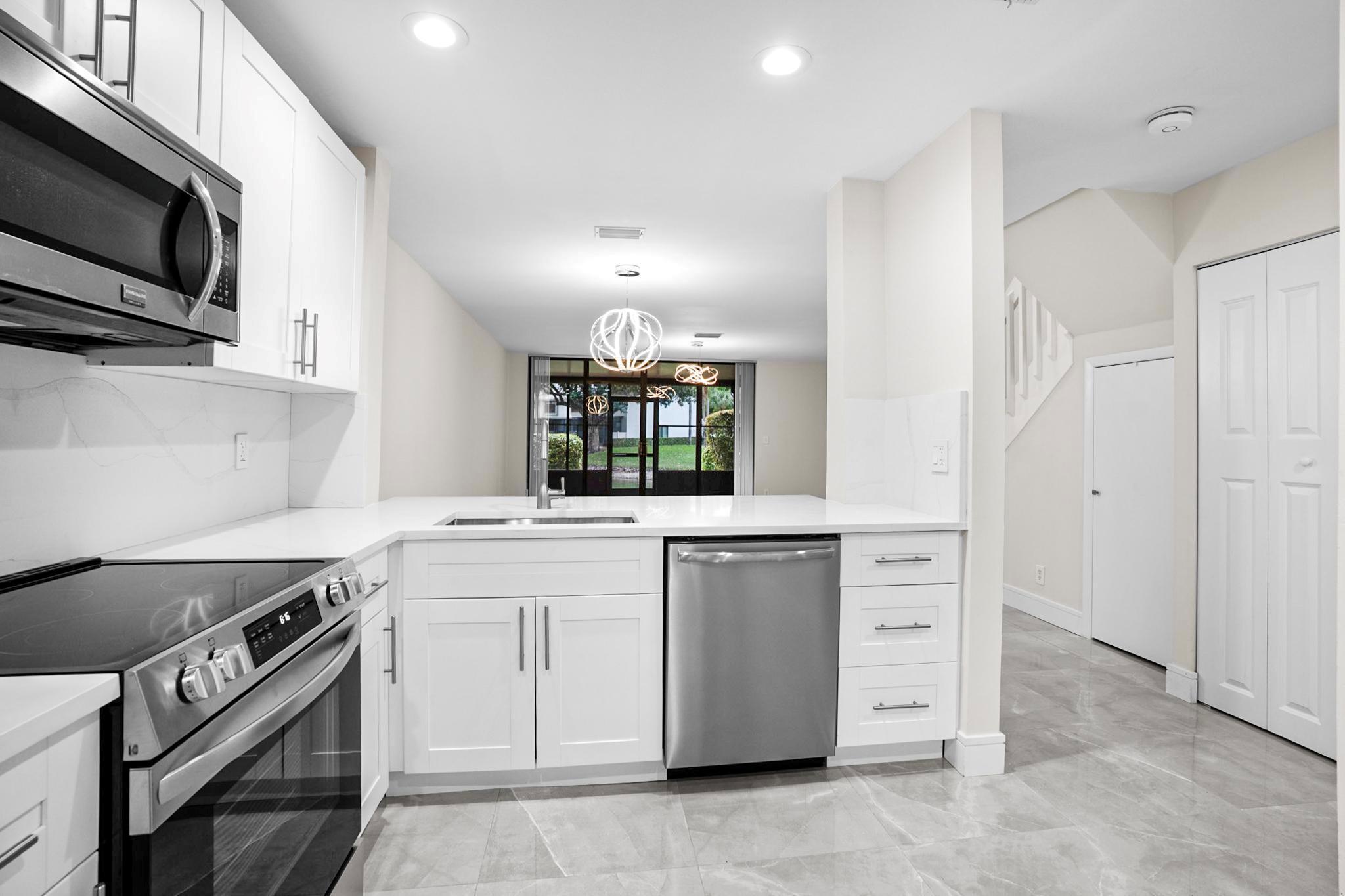 BAYWOOD VILLAGE II-B COND - Residential