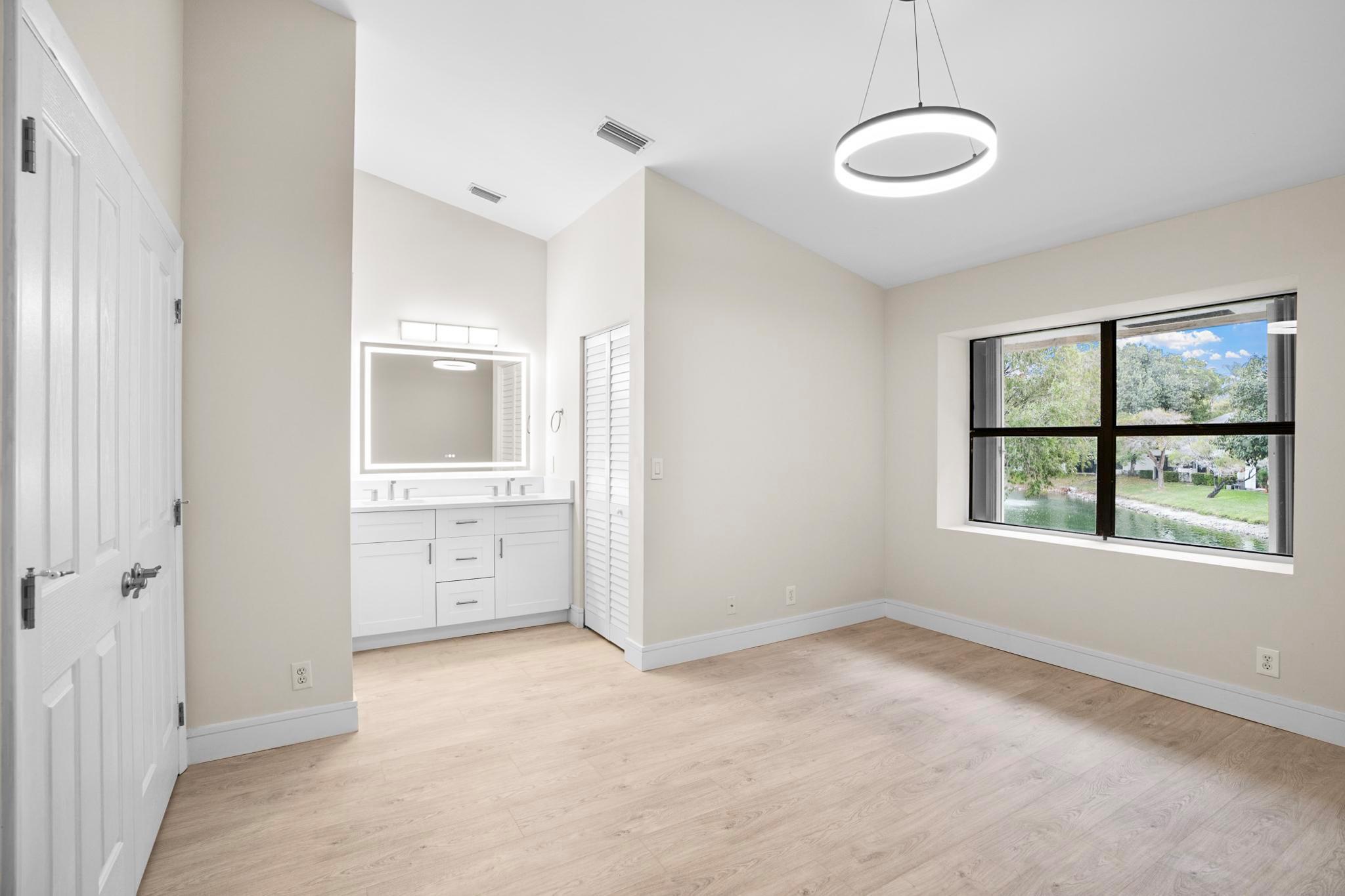 BAYWOOD VILLAGE II-B COND - Residential