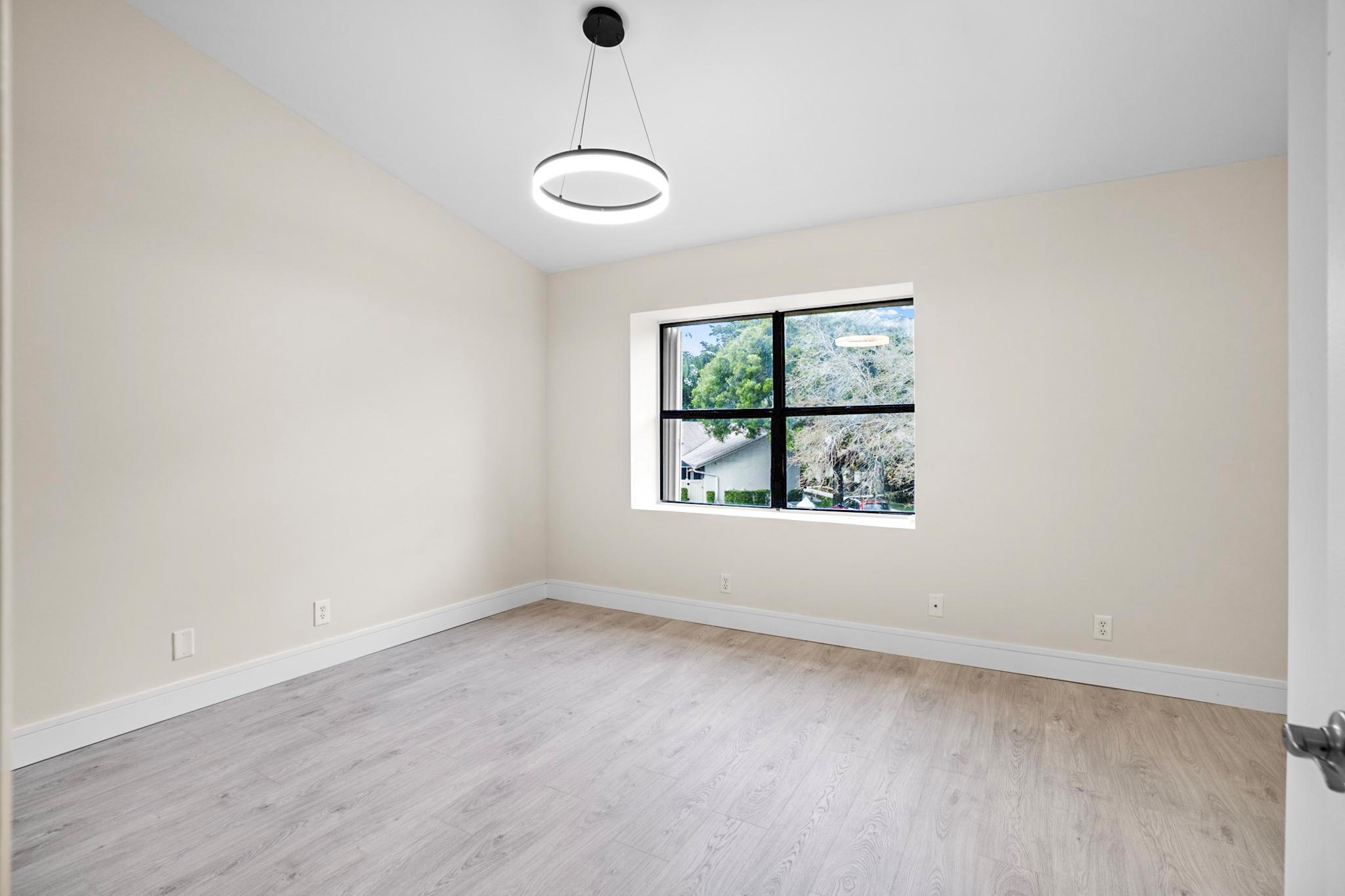 BAYWOOD VILLAGE II-B COND - Residential