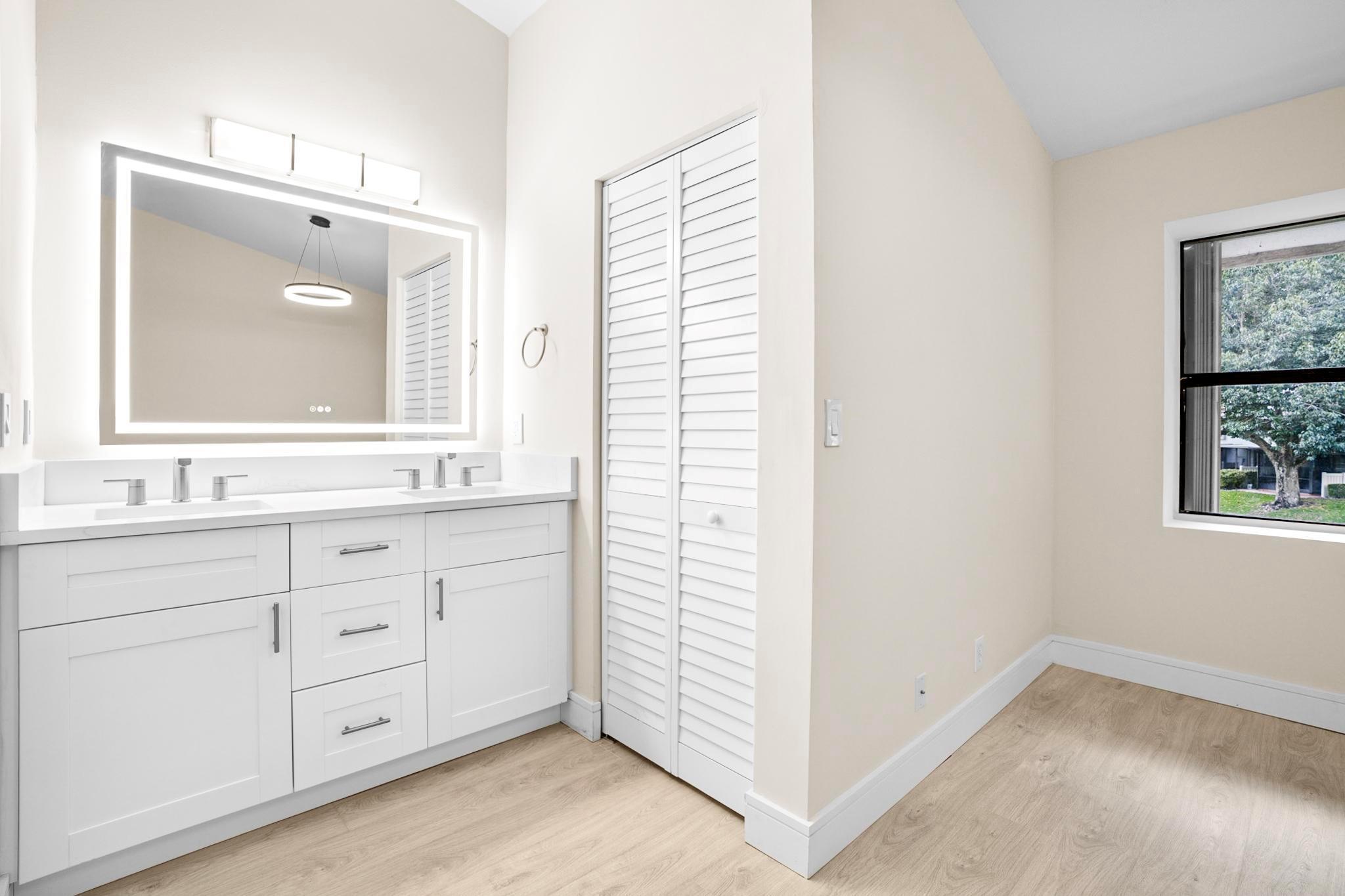 BAYWOOD VILLAGE II-B COND - Residential