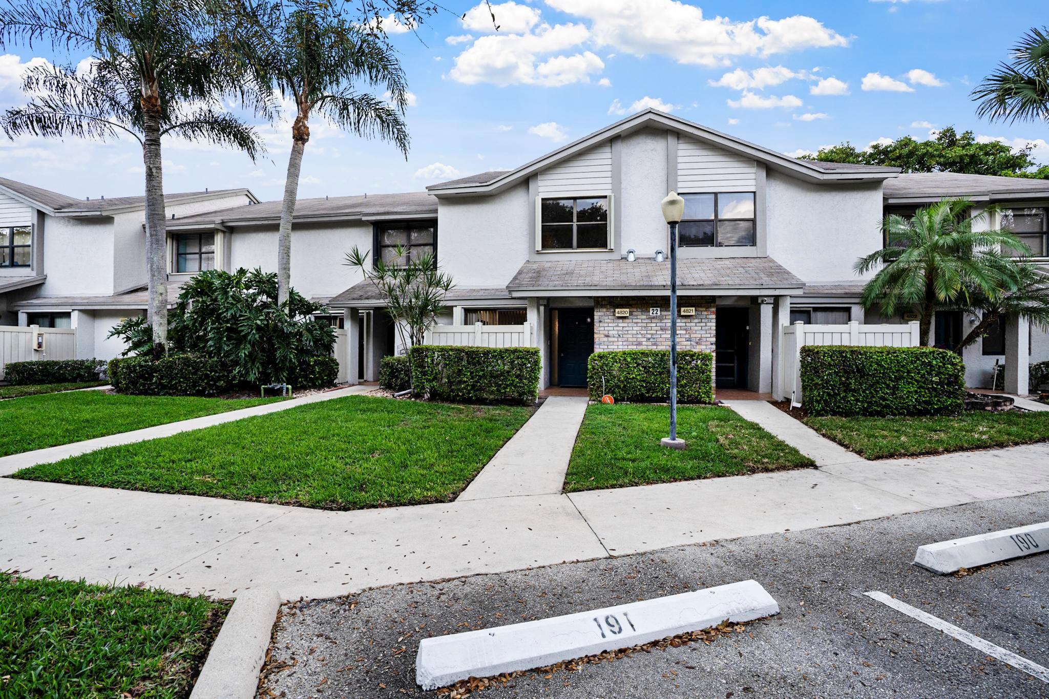 BAYWOOD VILLAGE II-B COND - Residential