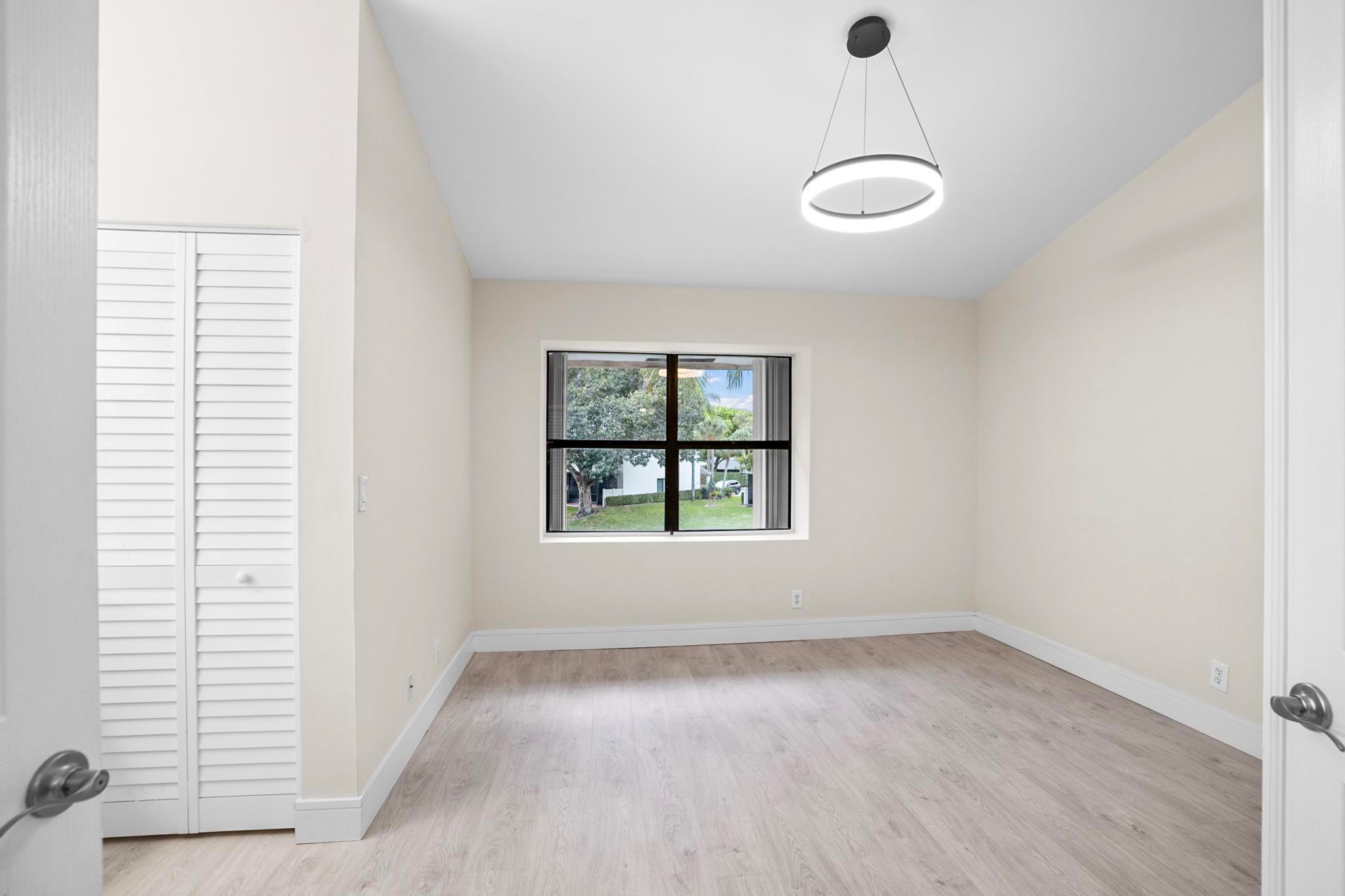 BAYWOOD VILLAGE II-B COND - Residential