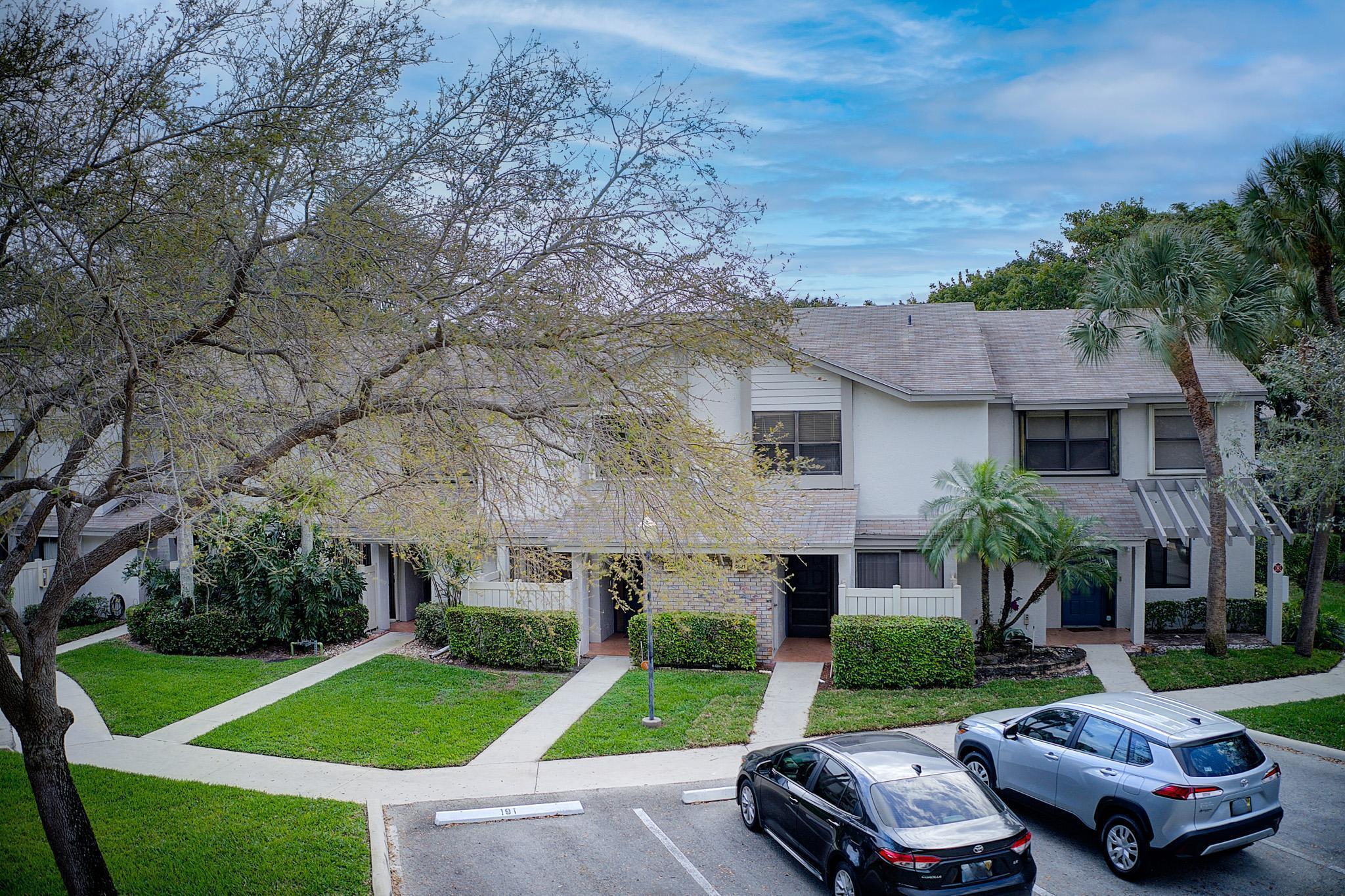 BAYWOOD VILLAGE II-B COND - Residential