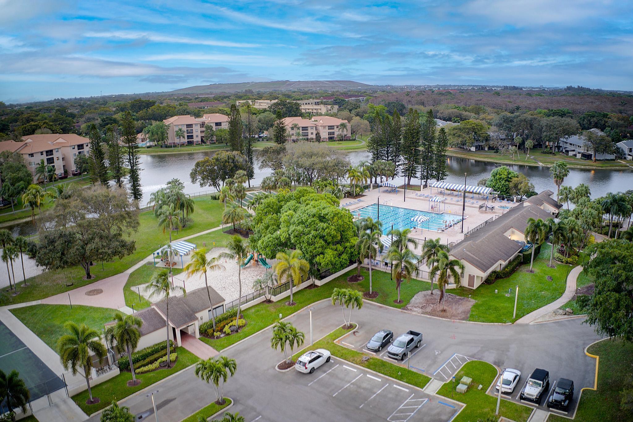 BAYWOOD VILLAGE II-B COND - Residential