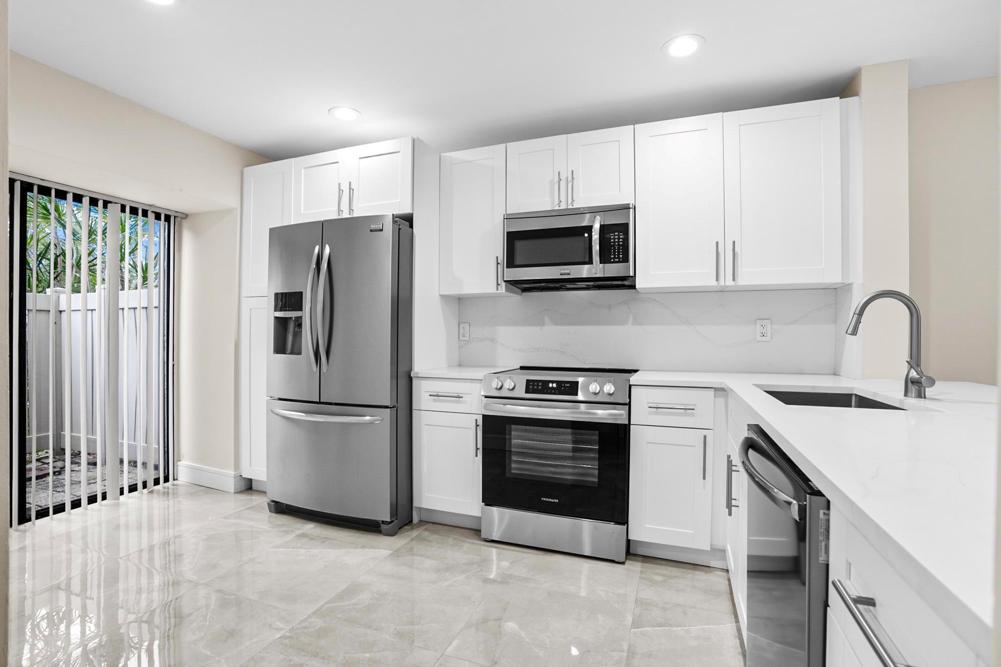BAYWOOD VILLAGE II-B COND - Residential