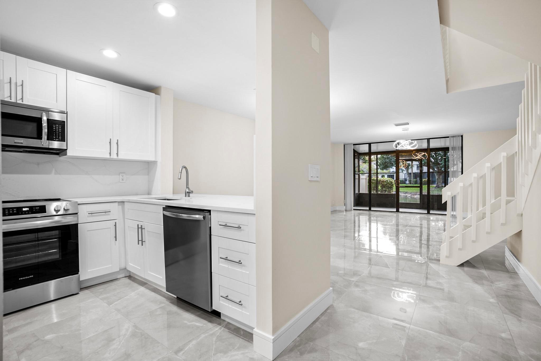 BAYWOOD VILLAGE II-B COND - Residential