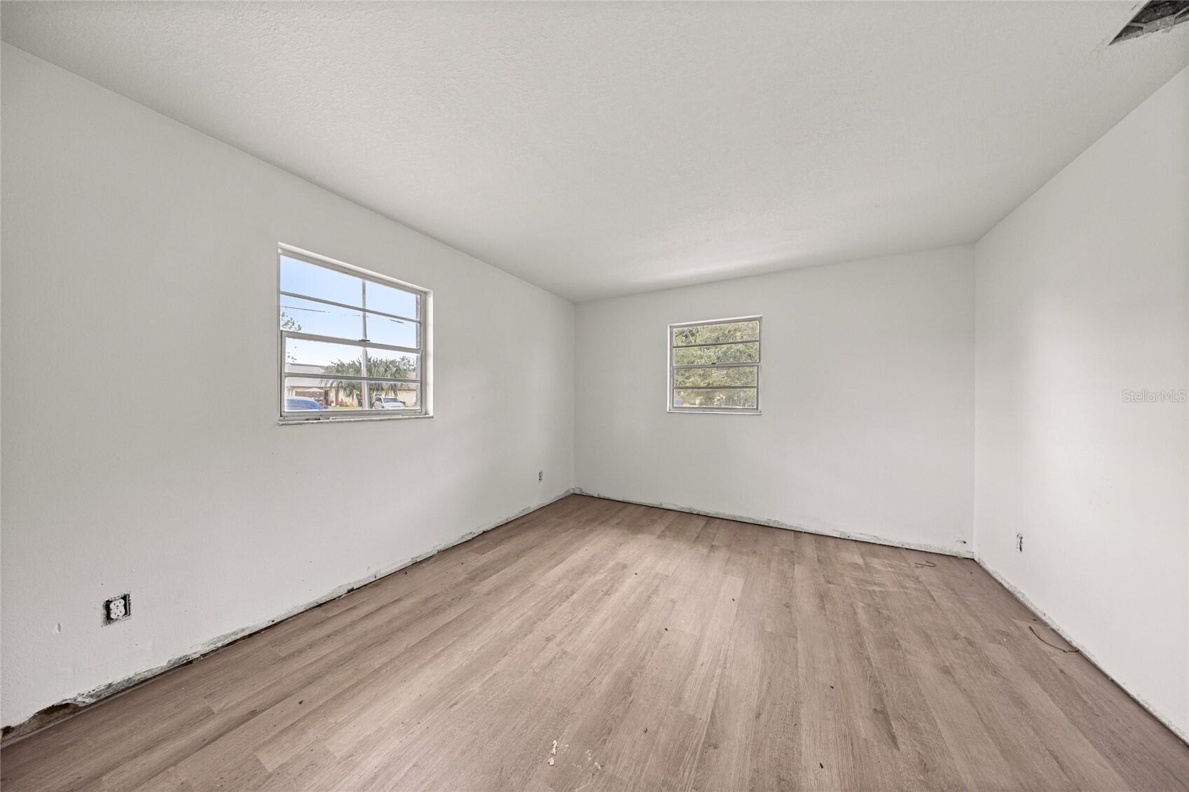 WHISPERING SANDS UN 01 - Residential Lease