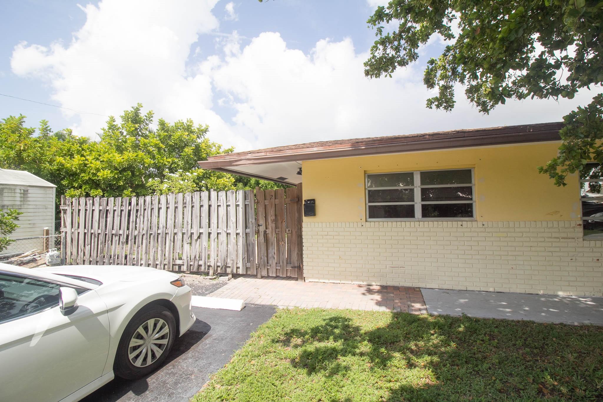 Studio Apartment Furnished unit. washer and dryer on site. 1 parking space. Water, trash, electric included. annual lease.