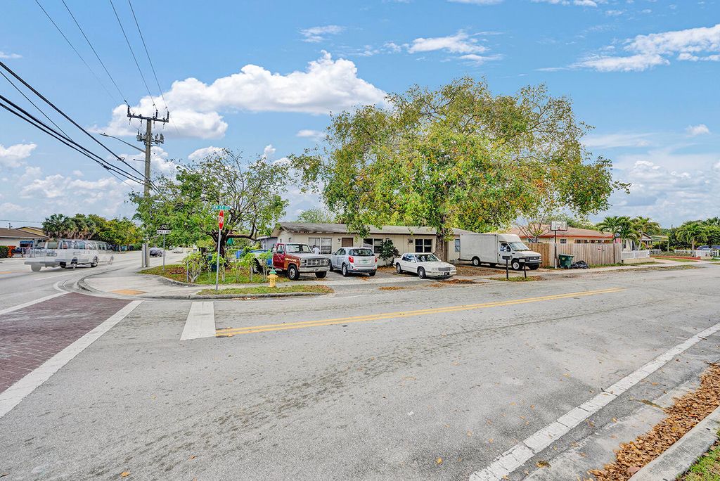 Photo of 2100 NW 27th Street, Oakland Park, FL 33311 (MLS # B26000127)