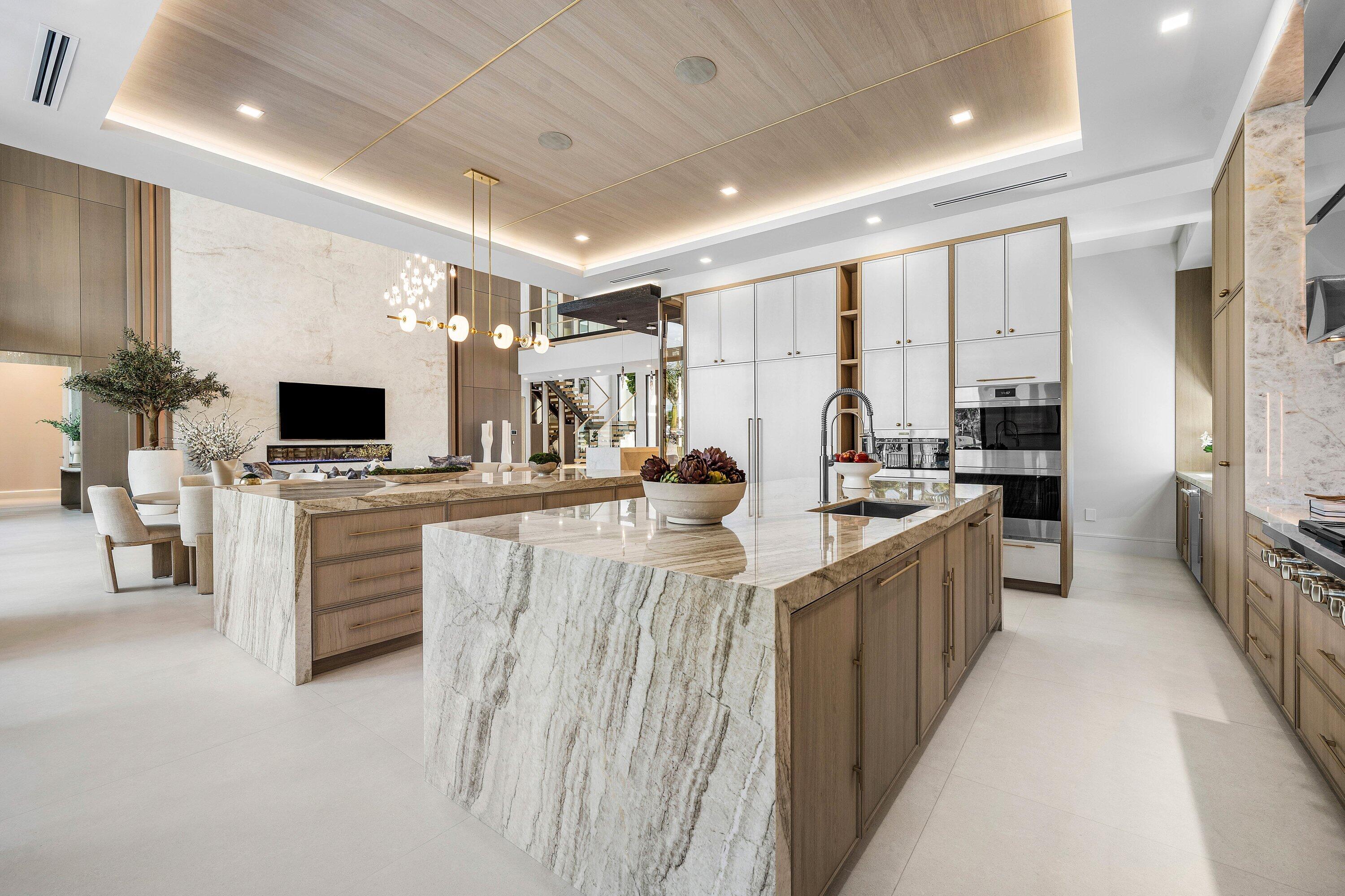 ROYAL PALM YACHT & COUNTRY CLUB - Residential