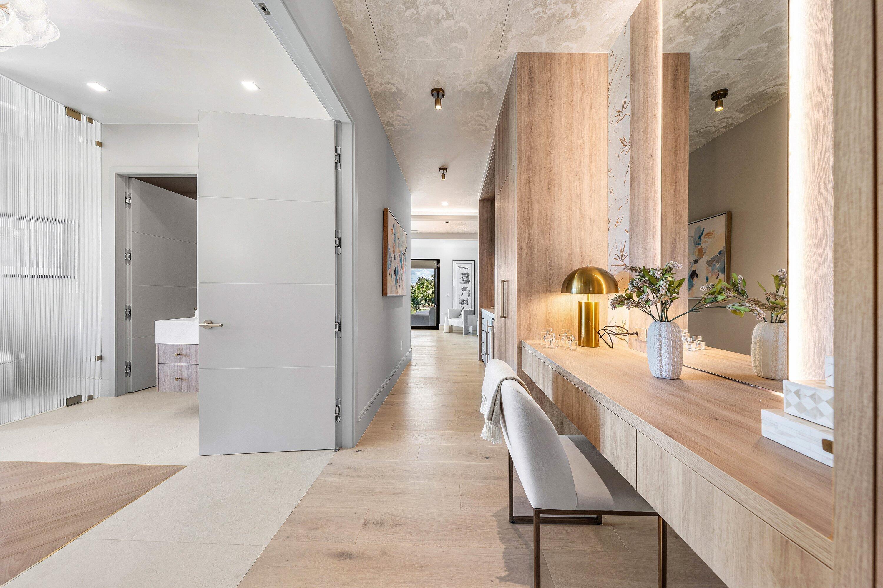 ROYAL PALM YACHT & COUNTRY CLUB - Residential