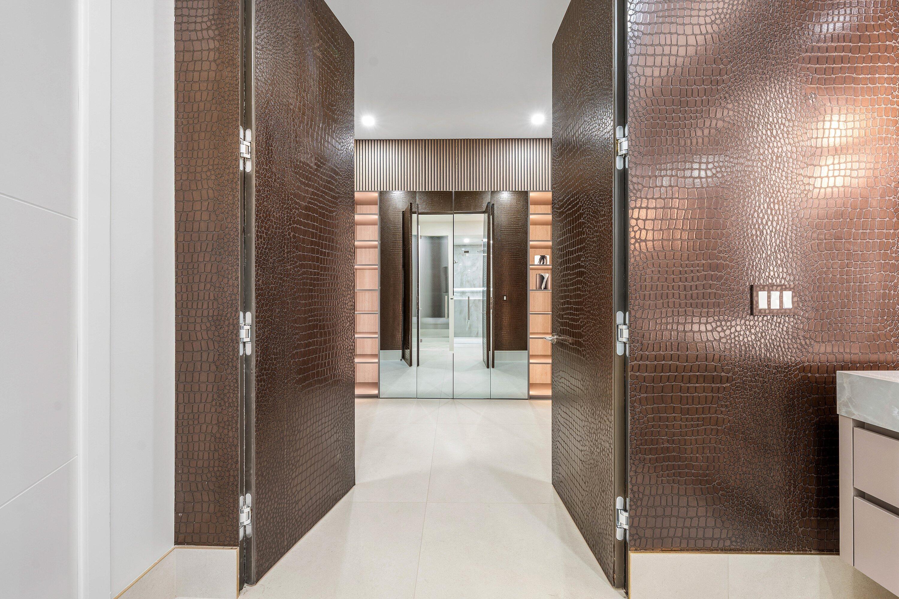 ROYAL PALM YACHT & COUNTRY CLUB - Residential