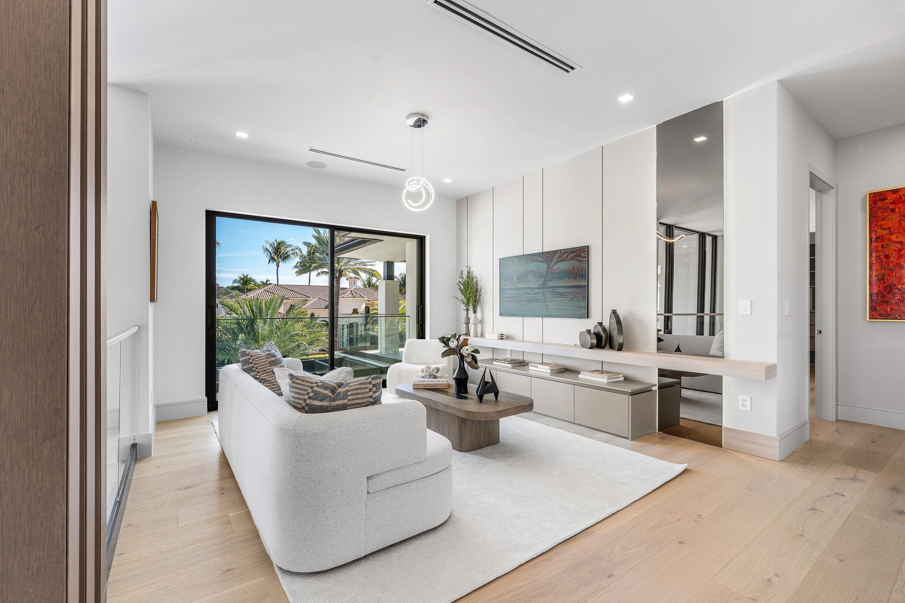 ROYAL PALM YACHT & COUNTRY CLUB - Residential