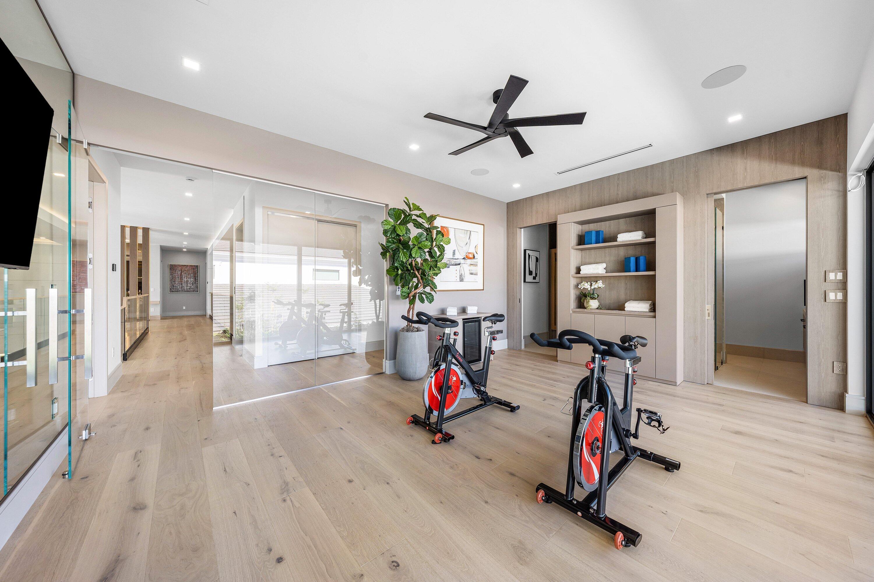 ROYAL PALM YACHT & COUNTRY CLUB - Residential