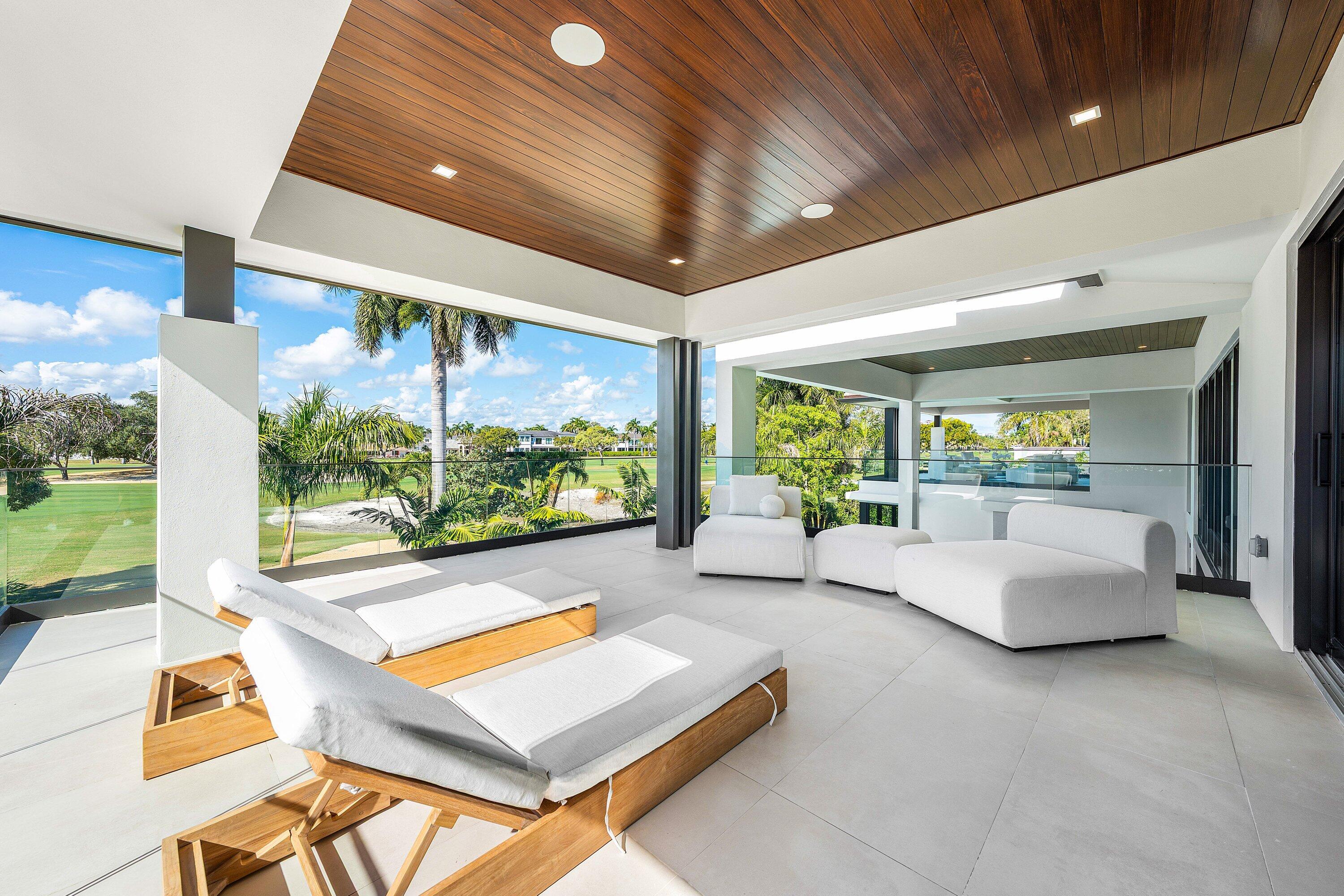 ROYAL PALM YACHT & COUNTRY CLUB - Residential