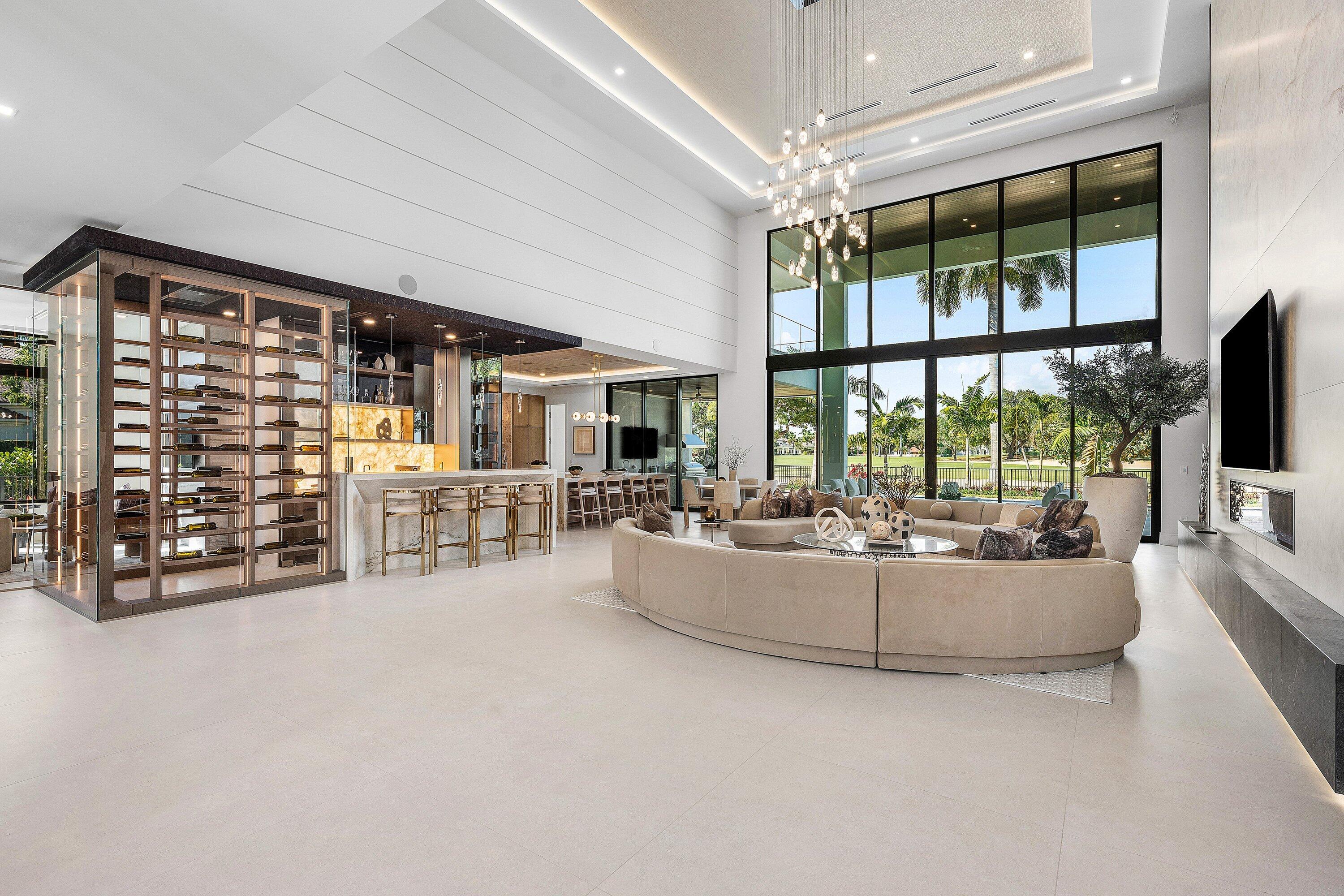 ROYAL PALM YACHT & COUNTRY CLUB - Residential