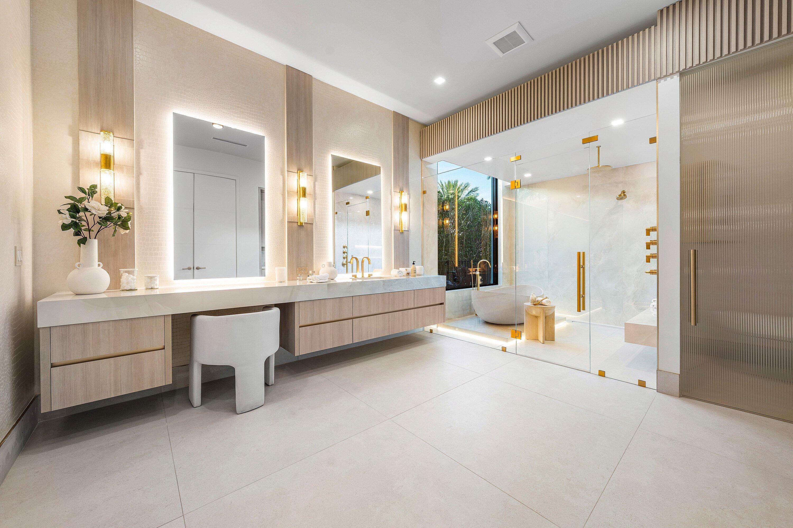 ROYAL PALM YACHT & COUNTRY CLUB - Residential