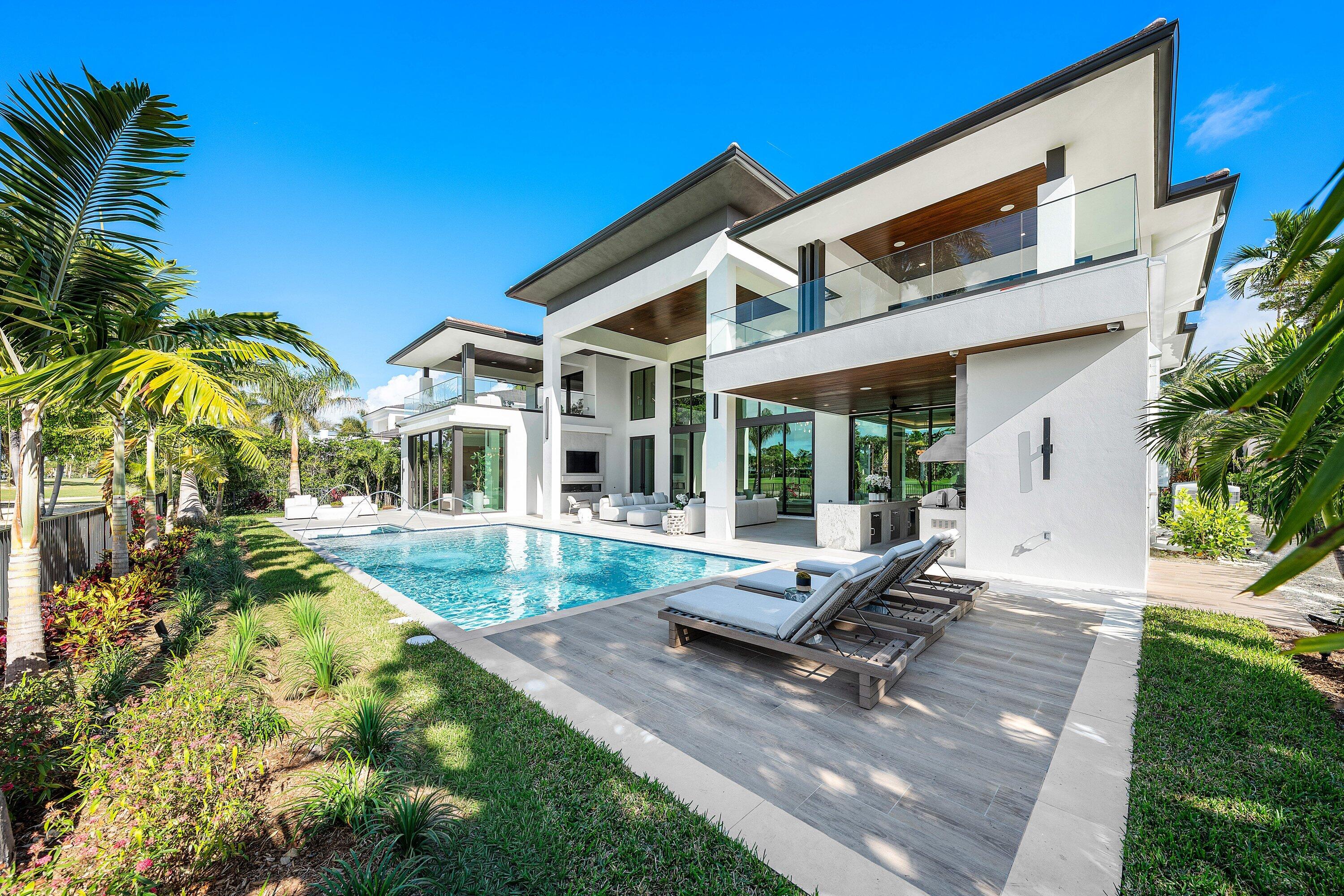 ROYAL PALM YACHT & COUNTRY CLUB - Residential