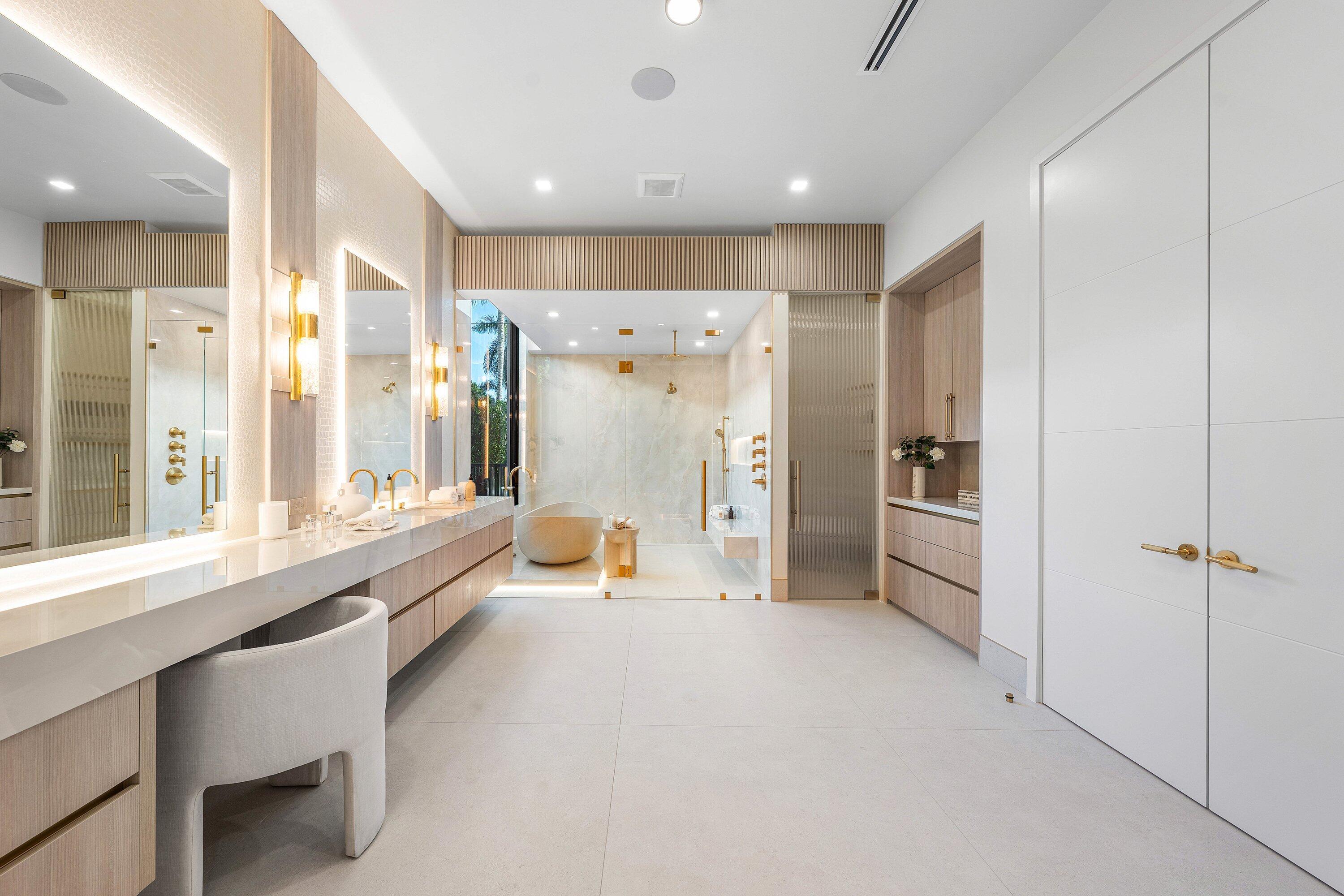 ROYAL PALM YACHT & COUNTRY CLUB - Residential